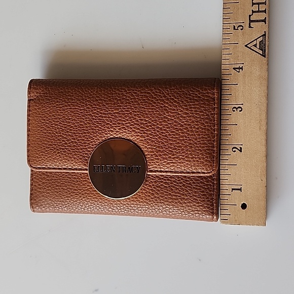 ☆Ellen Tracy, Womens Wallet.☆ - Picture 9 of 9